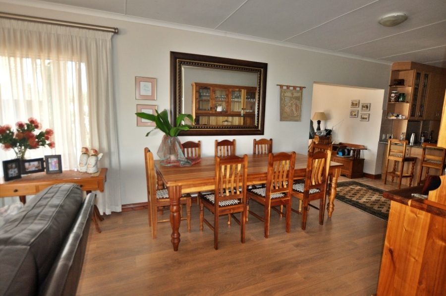 4 Bedroom Property for Sale in Fraaiuitsig Western Cape